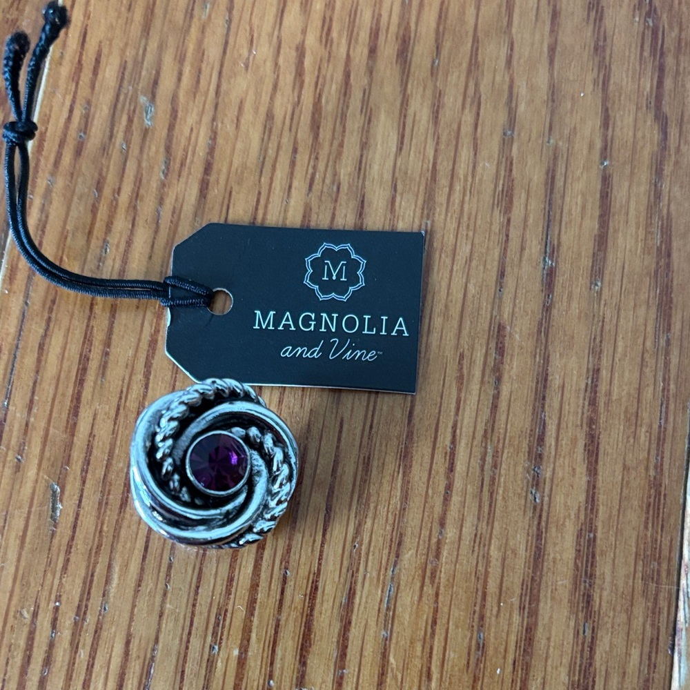 Magnolia and vine snap